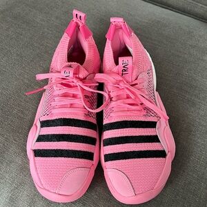 Trae Young 2 in Pink mens basketball shoes. Size 10.5. Never been worn. no box
